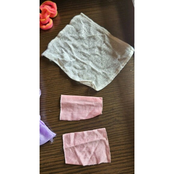 7 Vintage 1980s Random Barbie  Accessories Fashion Doll Pieces Scarf? Blankets? - Picture 6 of 14